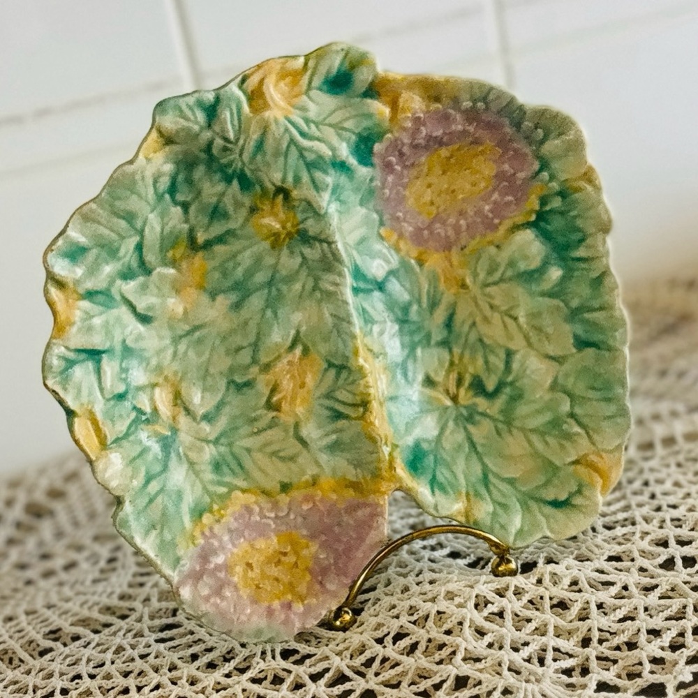 30's Avon Ware Hydrangea Majolica Divided Serving Dish -Floral Majolica Ceramic
